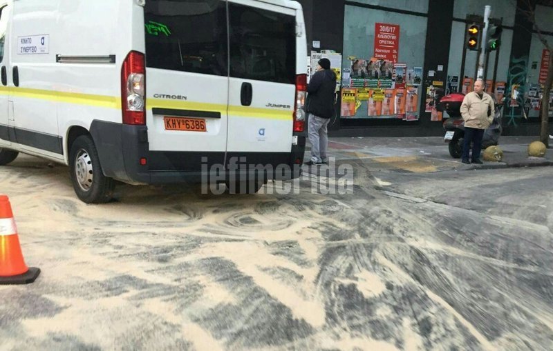 Εκρηξη σε λεωφορείο στην Πατησίων -Εσκασε η μηχανή [εικόνες] | iefimerida.gr 3