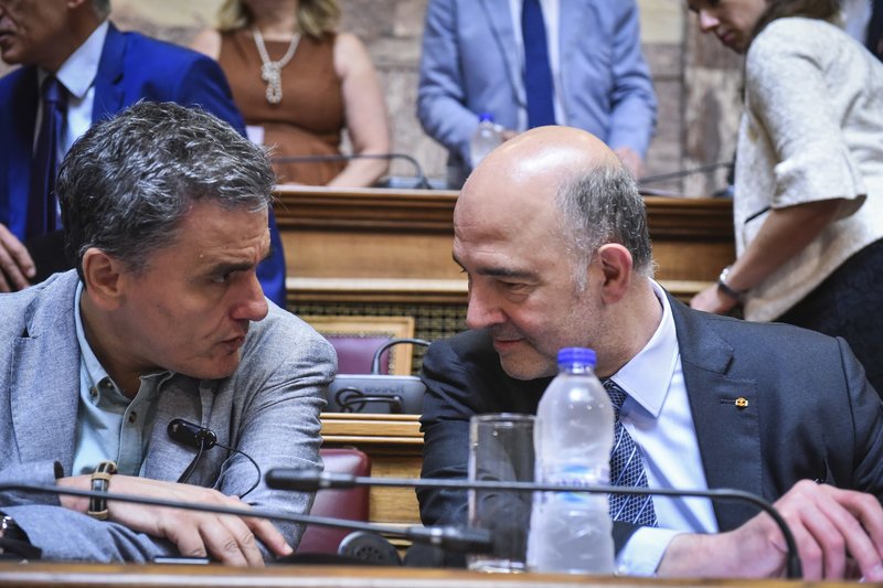 Μοσκοβισί: Η Τρόικα δεν θα ξαναέρθει εδώ -Τον χειροκροτούσαν οι βουλευτές ΣΥΡΙΖΑ | iefimerida.gr 2