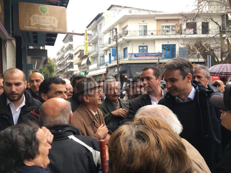 Στην Πιερία ο Μητσοτάκης: Στάση για ρακί, σέλφι με τα παιδιά και... η «επέτειος» [εικόνες] | iefimerida.gr 11