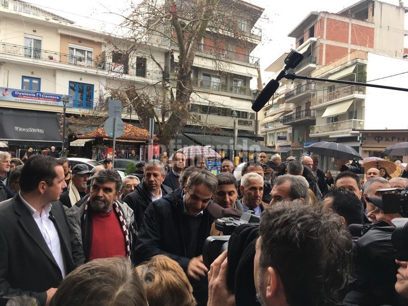 Στην Πιερία ο Μητσοτάκης: Στάση για ρακί, σέλφι με τα παιδιά και... η «επέτειος» [εικόνες] | iefimerida.gr 0