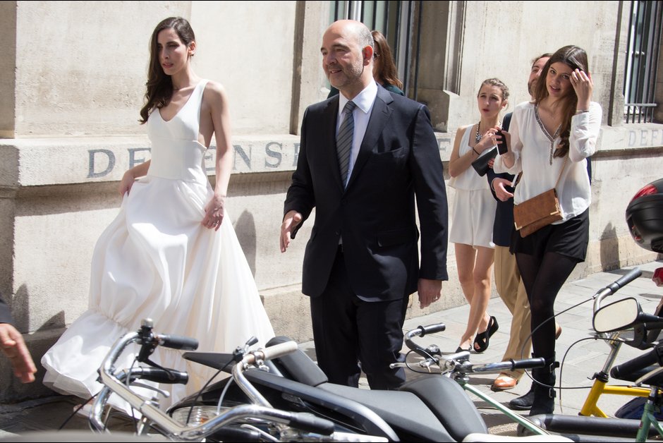 Ο Πιερ Μοσκοβισί παντρεύτηκε την κατά 23 χρόνια μικρότερη βοηθό του [εικόνες] | iefimerida.gr 0