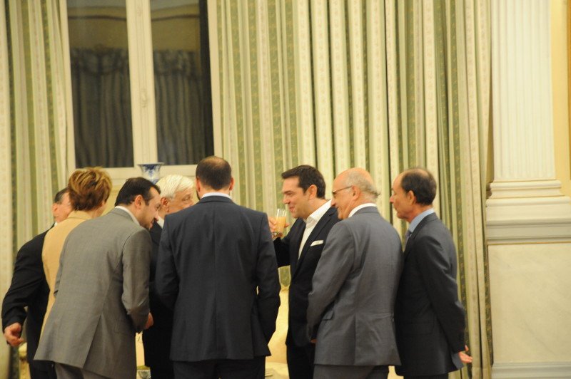 Το «πηγαδάκι» Τσίπρα-Παυλόπουλου και συνεργατών μετά την ορκωμοσία [εικόνα] | iefimerida.gr 0