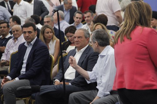 Τα παρασκήνια της Π.Ε. της ΝΔ -Τα «πηγαδάκια» και το τετ α τετ Μητσοτάκη με Καραμανλή και Σαμαρά [εικόνες] | iefimerida.gr 4