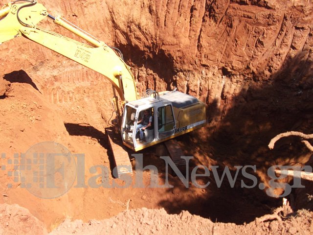 Θρίλερ με τον εργάτη που καταπλακώθηκε σε πηγάδι -Για 2η ημέρα θαμμένος κάτω από τόνους λάσπης [εικόνες&βίντεο] | iefimerida.gr 0