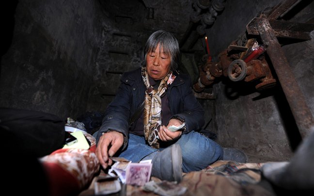 Η αθέατη πλευρά της Κίνας - Γυναίκα ζει σε πηγάδι κάτω από το πολυσύχναστο Πεκίνο [εικόνες]  | iefimerida.gr 5