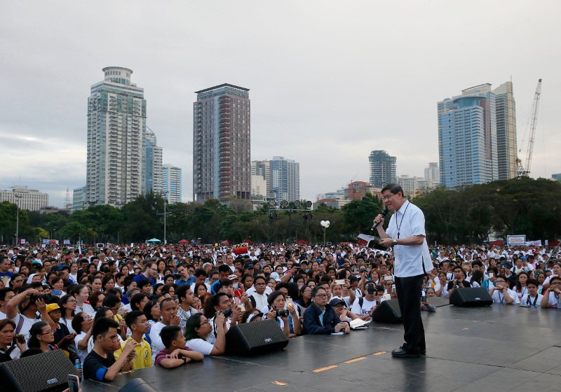 Φιλιππίνες: Χιλιάδες καθολικοί διαμαρτυρήθηκαν για την πολιτική του Ντουτέρτε ενάντια στα ναρκωτικά [εικόνες] | iefimerida.gr 0