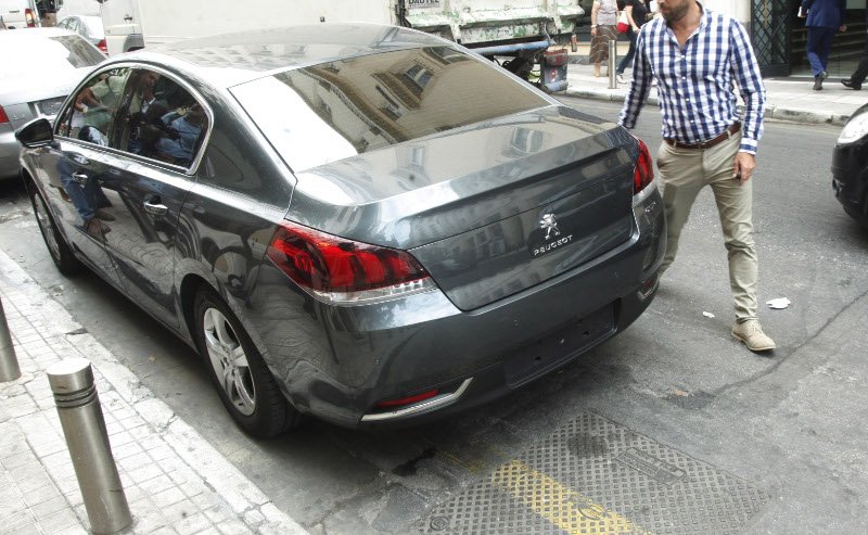 Η Δημοτική Αστυνομία αφαίρεσε τις πινακίδες από το αυτοκίνητο του Σταθάκη [εικόνες] | iefimerida.gr 0