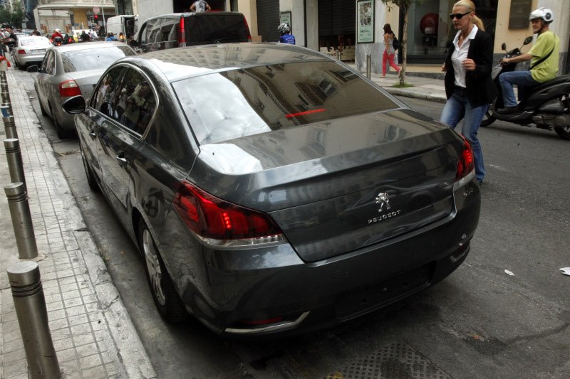 Η Δημοτική Αστυνομία αφαίρεσε τις πινακίδες από το αυτοκίνητο του Σταθάκη [εικόνες] | iefimerida.gr 1