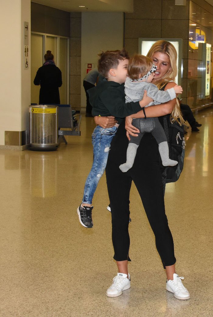 Επέστρεψε στην Ελλάδα η Ολγα Πηλιάκη -Η συγκινητική συνάντηση με την οικογένειά της [εικόνες] | iefimerida.gr 2