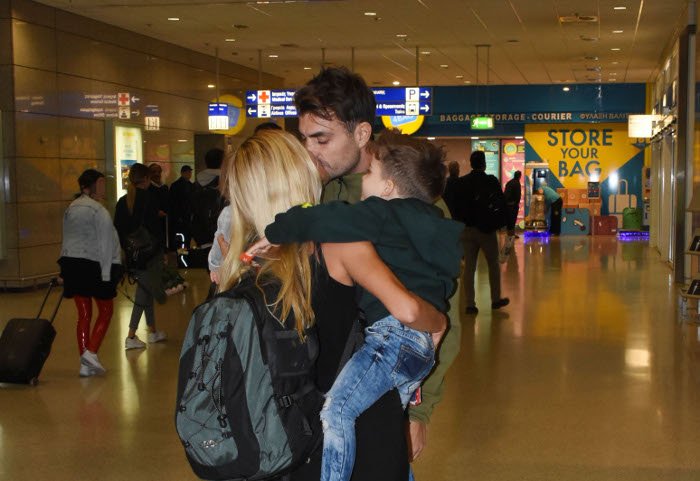 Επέστρεψε στην Ελλάδα η Ολγα Πηλιάκη -Η συγκινητική συνάντηση με την οικογένειά της [εικόνες] | iefimerida.gr 0