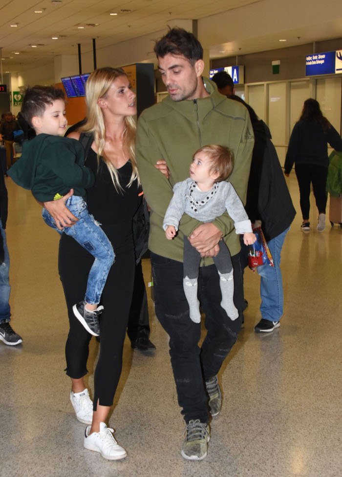 Επέστρεψε στην Ελλάδα η Ολγα Πηλιάκη -Η συγκινητική συνάντηση με την οικογένειά της [εικόνες] | iefimerida.gr 3