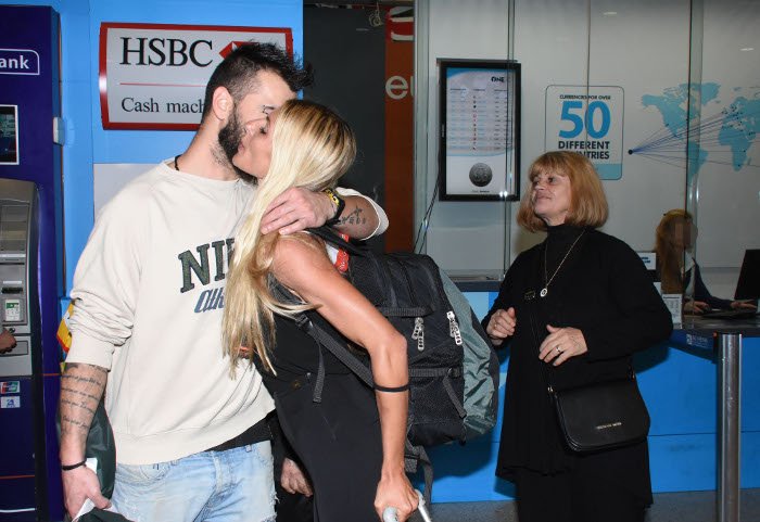 Επέστρεψε στην Ελλάδα η Ολγα Πηλιάκη -Η συγκινητική συνάντηση με την οικογένειά της [εικόνες] | iefimerida.gr 4