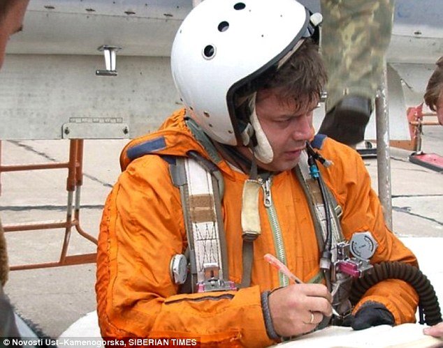 «Τα παιδιά του ελπίζουν ότι είναι ακόμη ζωντανός» -Ο αδελφός του Ρώσου πιλότου που σκοτώθηκε μιλά για τις δύσκολες στιγμές της οικογένειας [εικόνες] | iefimerida.gr 0