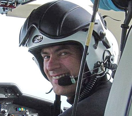 Κασκαντέρ στον Τζέιμς Μποντ ο πιλότος του ελικοπτέρου που συνετρίβη στο Λονδίνο | iefimerida.gr 0
