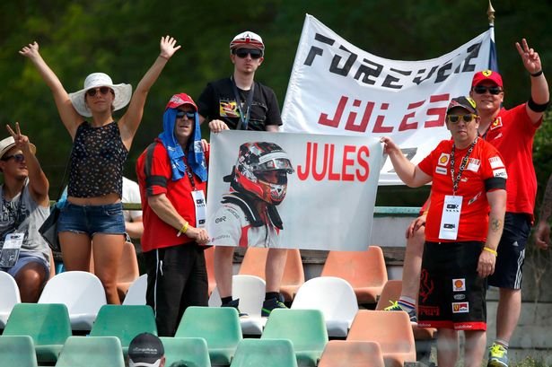 Ράγισαν καρδιές: Φόρος τιμής στον αδικοχαμένο οδηγό της Formula 1, Ζιλ Μπιανκί [εικόνες & βίντεο] | iefimerida.gr 2