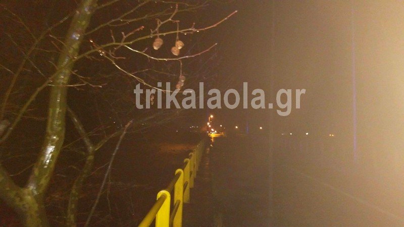 Επεσε η γέφυρα του Πηνειού στη Διάβα Καλαμπάκας [εικόνες] | iefimerida.gr 0