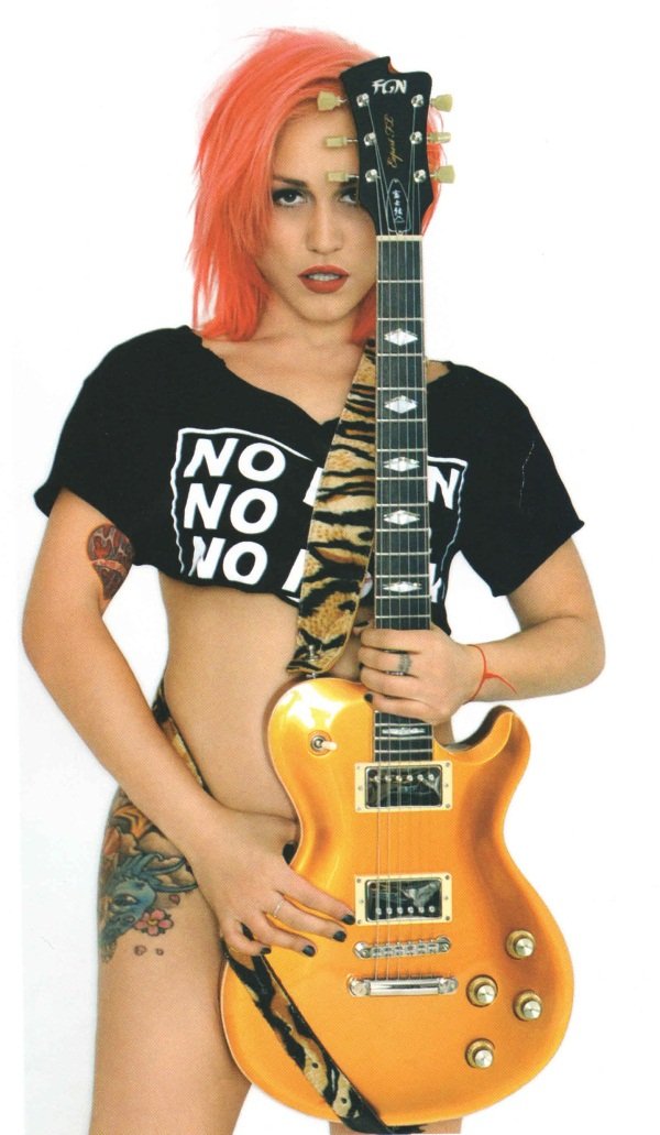 Όλα τα τατουάζ της Αναστασοπούλου σε μία «καυτή» φωτογράφηση [εικόνες] | iefimerida.gr 2