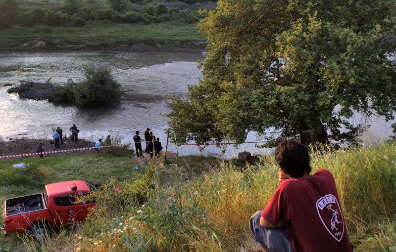 Λάρισα: Νεκρός βρέθηκε ο Αφγανός που μπήκε για μπάνιο στον Πηνειό [εικόνες] | iefimerida.gr 2