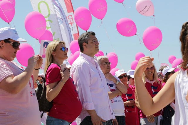 Σπάνια δημόσια εμφάνιση της εγκύου συζύγου του Τζιτζικώστα -Λίγες ημέρες πριν γεννήσει [εικόνες] | iefimerida.gr 1