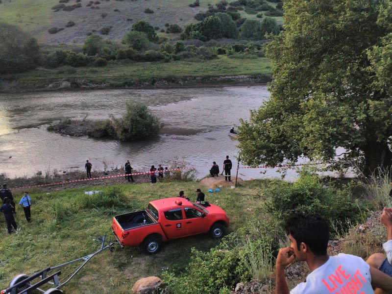 Λάρισα: Νεκρός βρέθηκε ο Αφγανός που μπήκε για μπάνιο στον Πηνειό [εικόνες] | iefimerida.gr 0