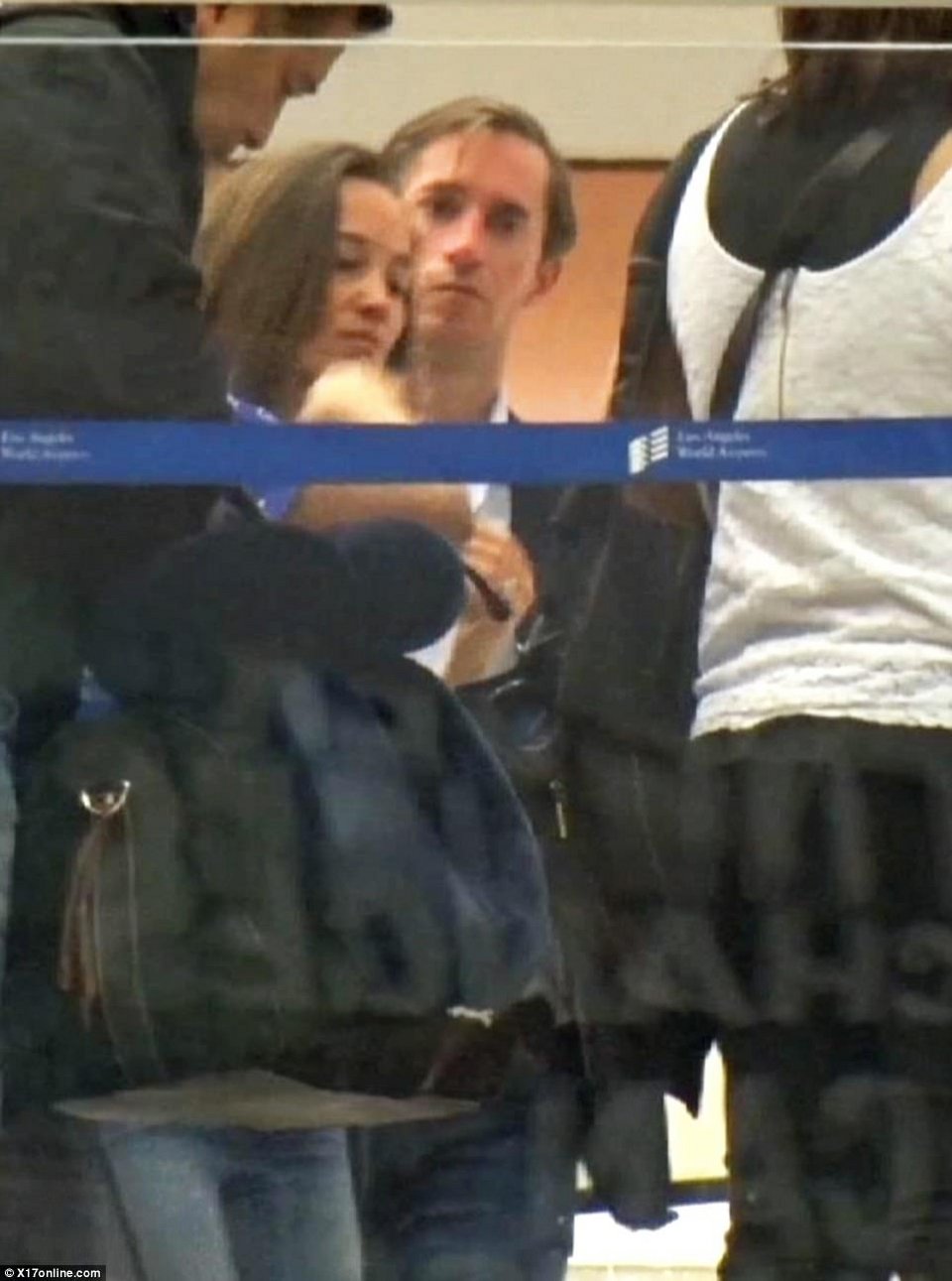 Η Πίπα Μίντλετον εξουθενωμένη και άυπνη στο αεροδρόμιο του Λος Αντζελες  [εικόνες] | iefimerida.gr 0