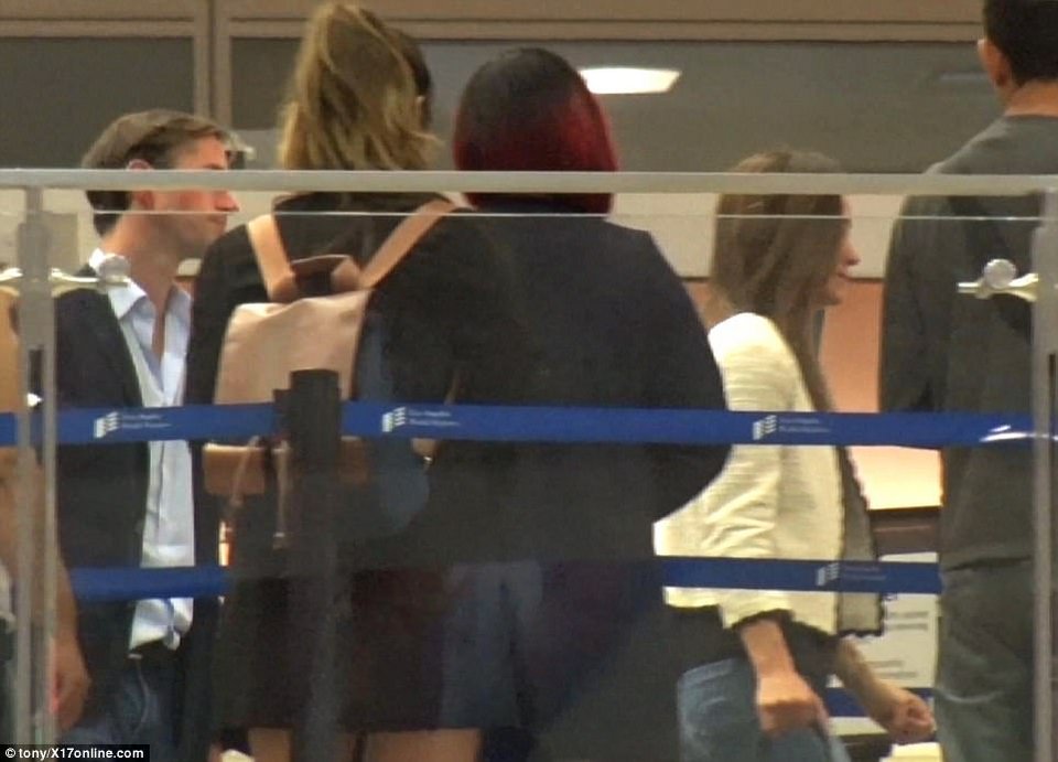 Η Πίπα Μίντλετον εξουθενωμένη και άυπνη στο αεροδρόμιο του Λος Αντζελες  [εικόνες] | iefimerida.gr 2