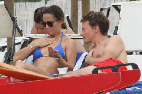 Τα οπίσθια της Πίπα Μίντλετον τρέλαναν παραλία της Ιταλίας [εικόνες] | iefimerida.gr 4