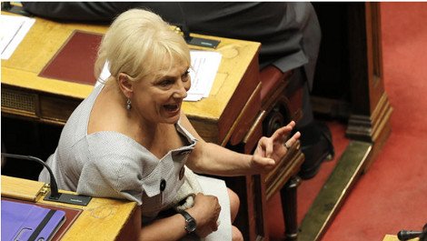 Ο Αμβρόσιος απαντά για τα «φασιστοειδή» στην Πιπιλή και την μαλώνει για το ντεκολτέ της [εικόνα] | iefimerida.gr 0