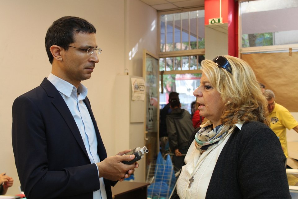 Εικόνες ανέχειας στην Αθήνα -Στην ουρά στήθηκαν από το πρωί εκατοντάδες πολίτες για μια σακούλα τρόφιμα | iefimerida.gr 4