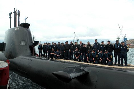 Ο Αβραμόπουλος σε ρόλο καπετάνιου στον «Πιπίνο» -Φωτογραφίες από τον πρώτο πλου του υποβρυχίου [εικόνες] | iefimerida.gr 11