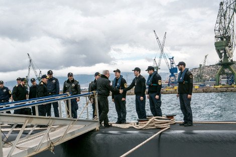 Ο Αβραμόπουλος σε ρόλο καπετάνιου στον «Πιπίνο» -Φωτογραφίες από τον πρώτο πλου του υποβρυχίου [εικόνες] | iefimerida.gr 12