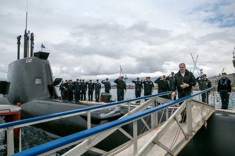 Ο Αβραμόπουλος σε ρόλο καπετάνιου στον «Πιπίνο» -Φωτογραφίες από τον πρώτο πλου του υποβρυχίου [εικόνες] | iefimerida.gr 13