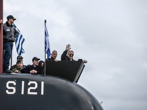 Ο Αβραμόπουλος σε ρόλο καπετάνιου στον «Πιπίνο» -Φωτογραφίες από τον πρώτο πλου του υποβρυχίου [εικόνες] | iefimerida.gr 15