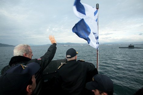 Ο Αβραμόπουλος σε ρόλο καπετάνιου στον «Πιπίνο» -Φωτογραφίες από τον πρώτο πλου του υποβρυχίου [εικόνες] | iefimerida.gr 1