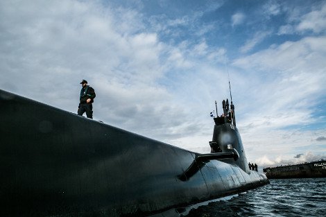 Ο Αβραμόπουλος σε ρόλο καπετάνιου στον «Πιπίνο» -Φωτογραφίες από τον πρώτο πλου του υποβρυχίου [εικόνες] | iefimerida.gr 5