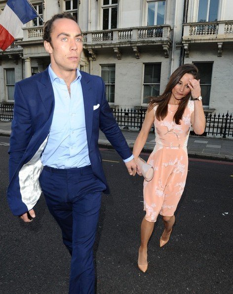 Ο χίπστερ μικρός αδελφός της Κέιτ Μίντλετον -Τα γυμνά και οι φωτογραφίες με τα γυναικεία ρούχα που όλοι θέλουν να... θάψουν [εικόνες] | iefimerida.gr 19