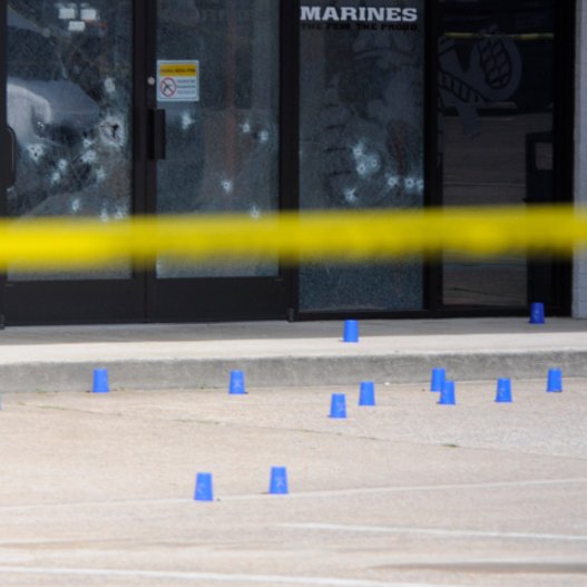  Τραγωδία στο Τενεσί: 4 νεκροί και 3 τραυματίες από πυροβολισμούς σε βάση πεζοναυτών [εικόνες]  | iefimerida.gr 1