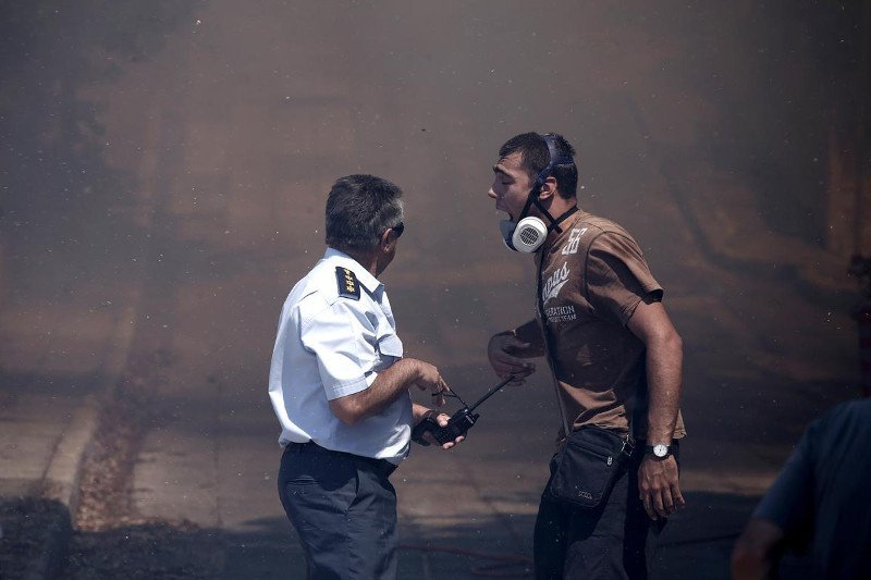 Kάηκε η Ελλάδα: Στο έλεος της φωτιάς Υμηττός και Νεάπολη [εικόνες & βίντεο] | iefimerida.gr 13