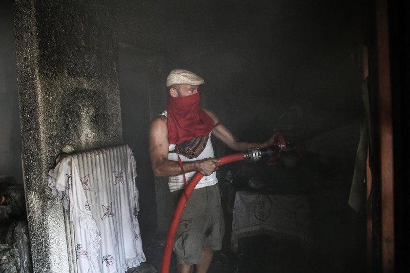 Kάηκε η Ελλάδα: Στο έλεος της φωτιάς Υμηττός και Νεάπολη [εικόνες & βίντεο] | iefimerida.gr 5