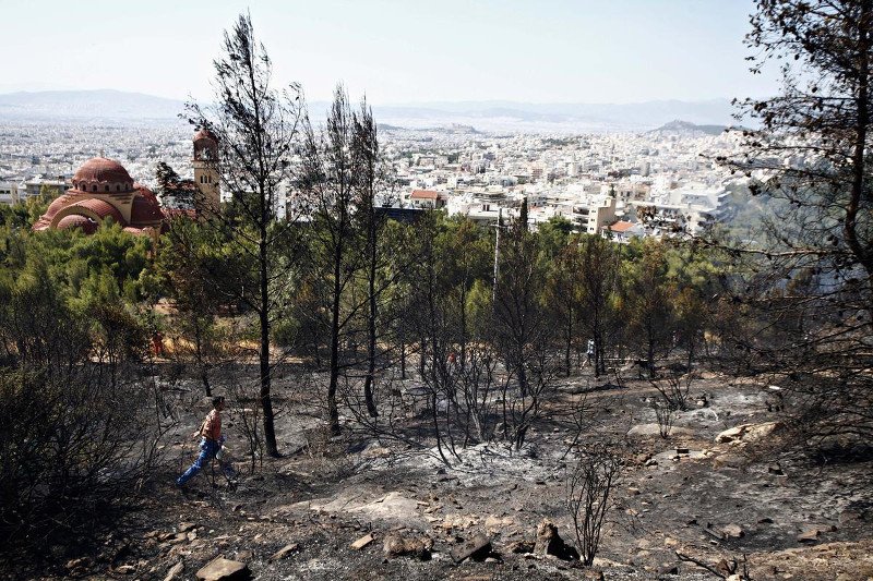 Kάηκε η Ελλάδα: Στο έλεος της φωτιάς Υμηττός και Νεάπολη [εικόνες & βίντεο] | iefimerida.gr 8