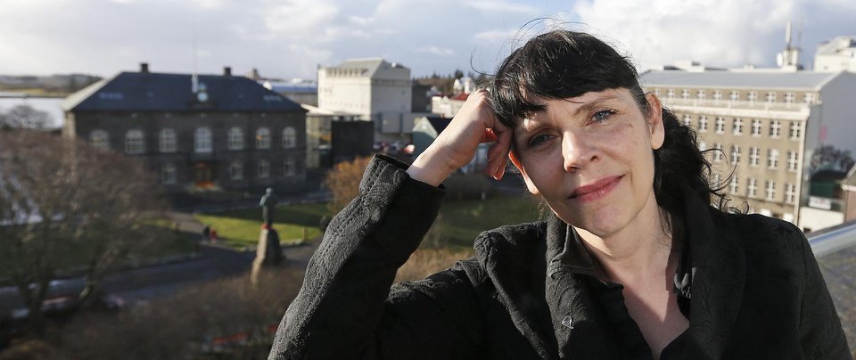 «Κόμμα των Πειρατών» -Αυτή η γυναίκα έρχεται πρώτη στις δημοσκοπήσεις στην Ισλανδία [εικόνες] | iefimerida.gr 0