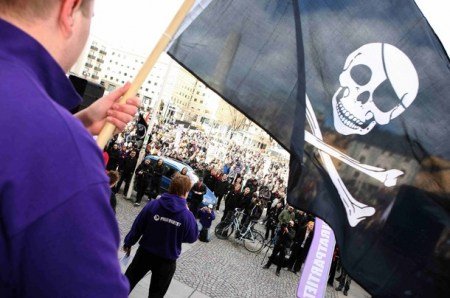 Ποιοι είναι οι «πειρατές» που απειλούν την Μέρκελ | iefimerida.gr 2