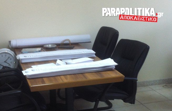 Σταυρώνουν ψηφοδέλτια Μιχαλολιάκου μέσα στο δημαρχείο Πειραιά [εικόνες] | iefimerida.gr 4