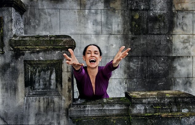 Το ημερολόγιο της Pirelli κάνει στροφή στην ποιότητα – Χωρίς ημίγυμνα μοντέλα και με μία έγκυο [εικόνες] | iefimerida.gr 0