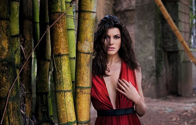 Το ημερολόγιο της Pirelli κάνει στροφή στην ποιότητα – Χωρίς ημίγυμνα μοντέλα και με μία έγκυο [εικόνες] | iefimerida.gr 1