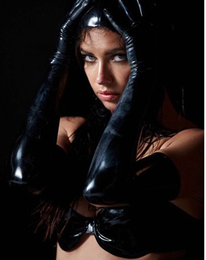 Αυτό είναι το νέο καυτό ημερολόγιο Pirelli [εικόνες] | iefimerida.gr 0