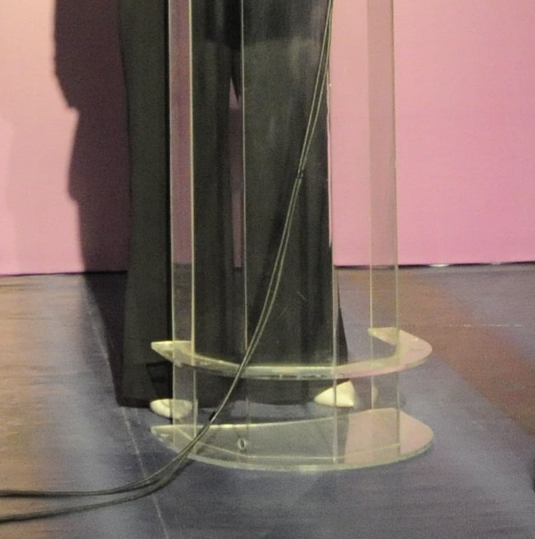 Λευκό παπούτσι με μαύρη κάλτσα -Το φάουλ της Ζωής [εικόνες] | iefimerida.gr 1