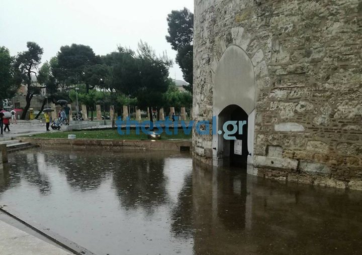 Σφοδρή θεομηνία στη Θεσσαλονίκη -Πλημμύρισε ακόμη και ο Λευκός Πύργος! | iefimerida.gr 2