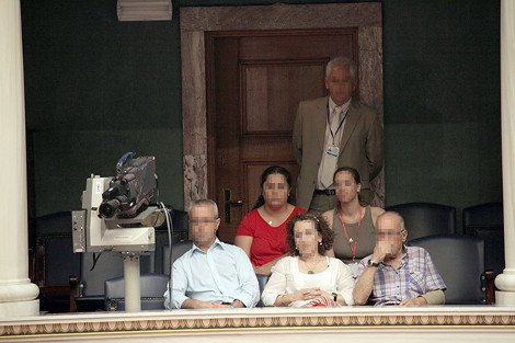 Στη Βουλή οι γονείς των φυλακισμένων για τους «Πυρήνες της Φωτιάς» -Ο ΣΥΡΙΖΑ έδωσε τις άδειες εισόδου [εικόνες] | iefimerida.gr 0