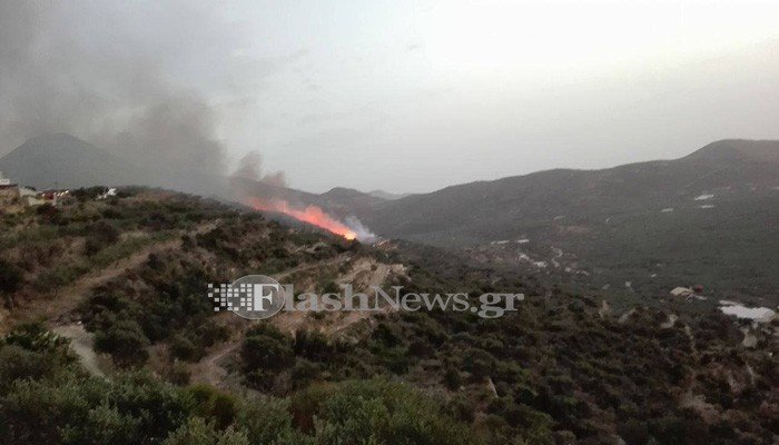 Συναγερμός για μεγάλη φωτιά στην Κρήτη –Κινδυνεύουν σπίτια [εικόνες & βίντεο] | iefimerida.gr 1